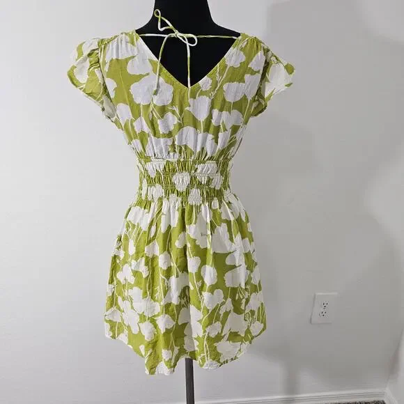 Blu pepper Women's Smocked Waist Floral Mini Dress sz S - Picture 2 of 9